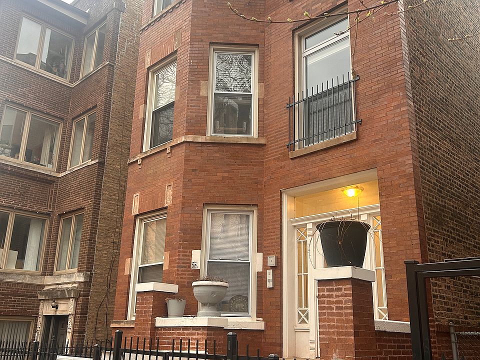 1st image of 1118 N Oakley Blvd APT 2R