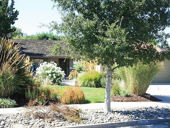 2nd image of 1660 Hyacinth Ln
