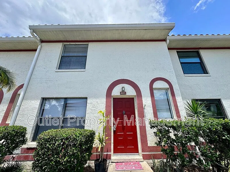 6291 Arlington Ct #215