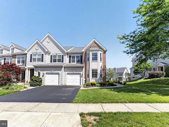 3rd image of 106 Julian Dr E
