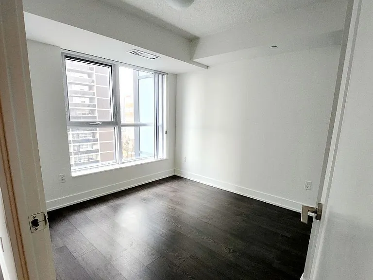 9 Mabelle Ave #1215 — Photo 4
