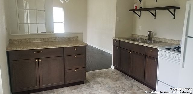 2nd image of 2346 Burnet St