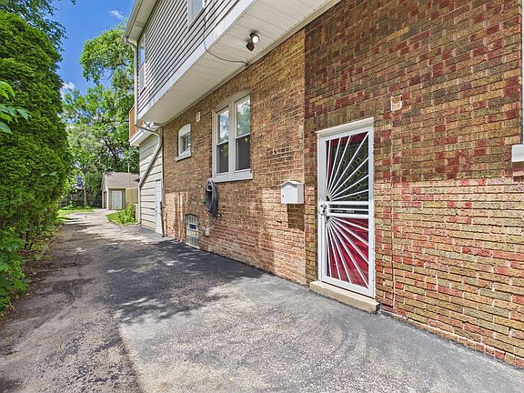 3rd image of 2420 N Thatcher Ave