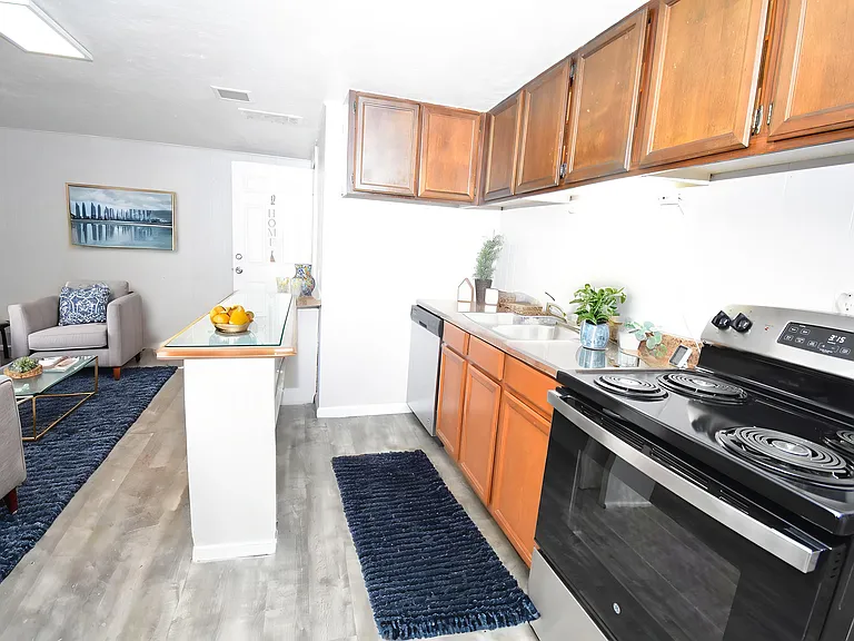 880 Yates St #B — Photo 2