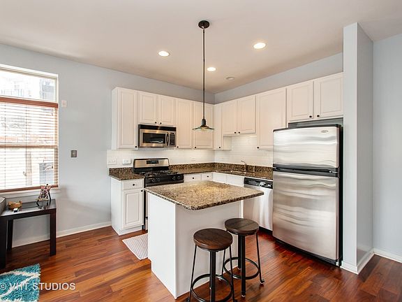 5th image of 2933 N Clybourn Ave Unit 205