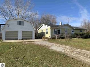 2375 Lakeview Dr, Hale, MI 48739