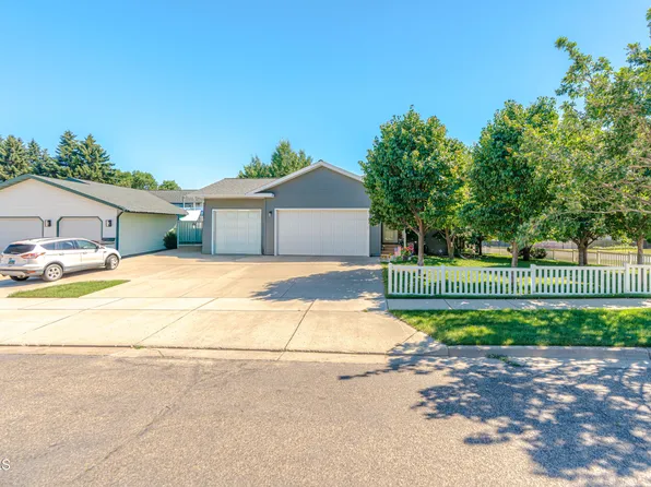 103 E Edmonton Dr, Bismarck, ND 58503