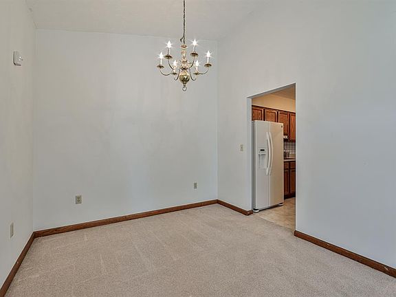 5th image of 99 Clubhouse Ln #B