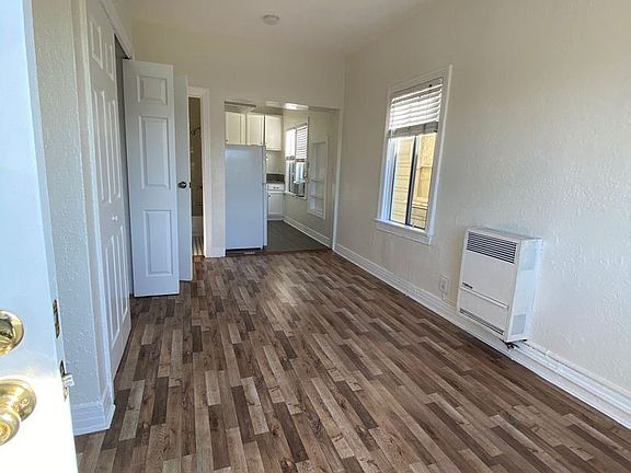 3rd image of 146 Douglas St #148