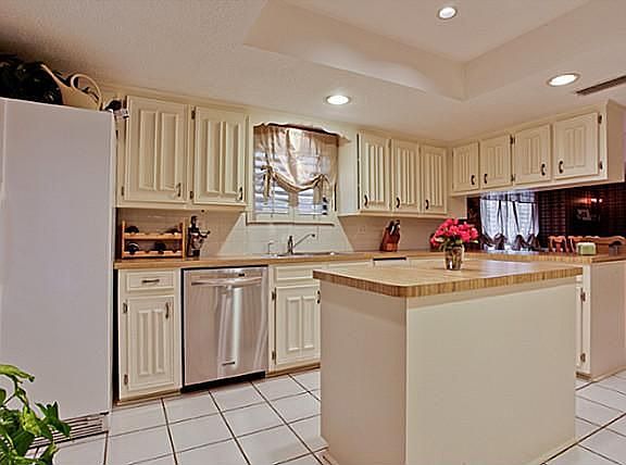 5th image of 909 E Berkeley Dr