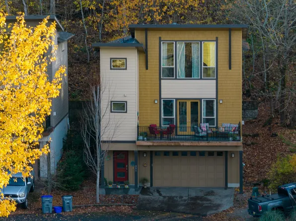 251 Mount Rainier Loop, Hood River, OR 97031