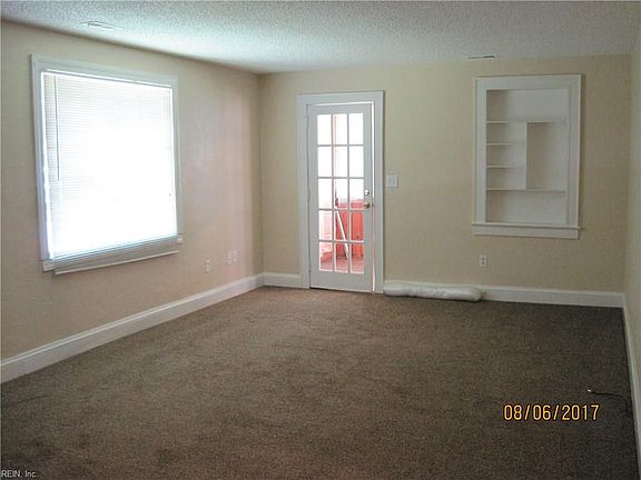 3rd image of 4401 Columbia St
