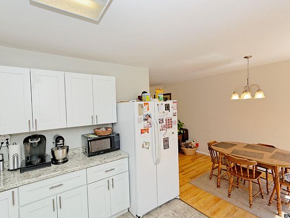 4th image of 6 Red Oak Dr