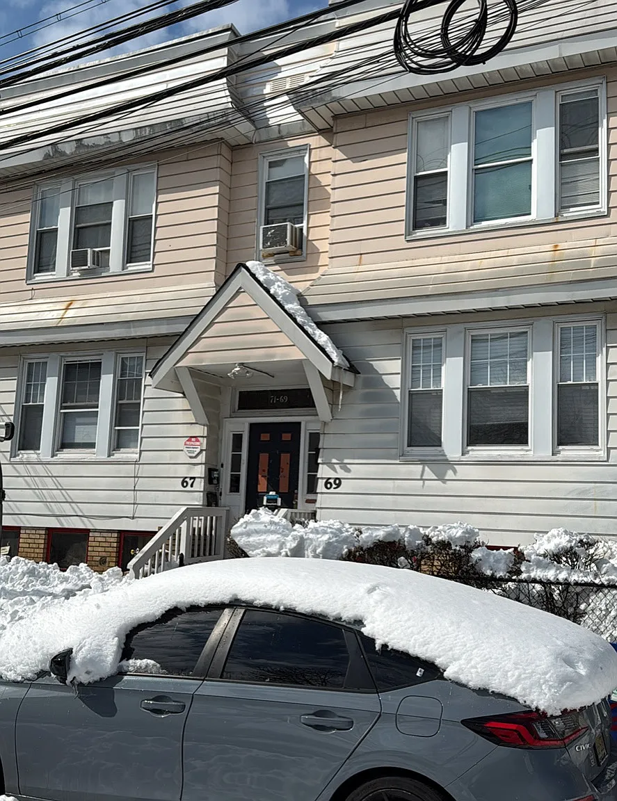 3 bed, 950 sqft, $2,250 — Photo 1