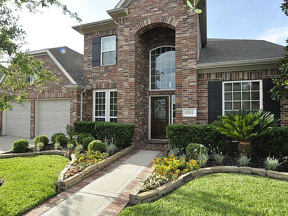 Welcome to 12202 E Laura Shore Ct