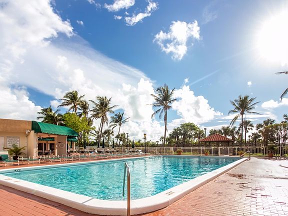 5th image of 2401 Collins Ave APT 1905