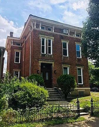 3rd image of 77 Smith Pl #D