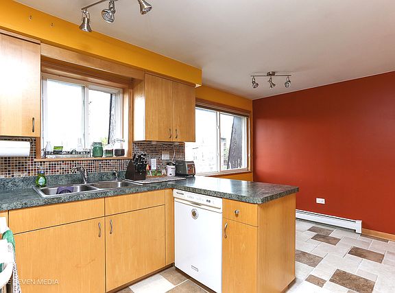 5th image of 5543 W Higgins Ave APT 3