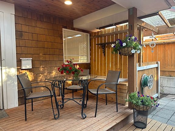 Front porch (covered area)