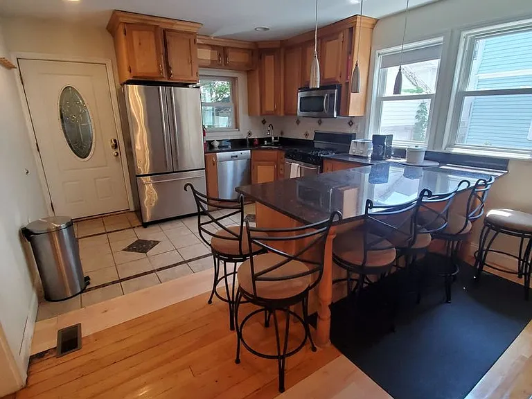 9 Holman St #1 — Photo 1