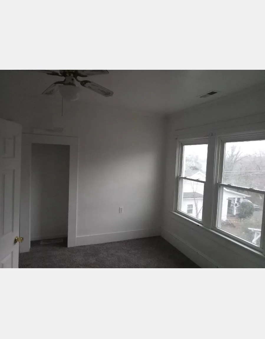 3 bed, 1.5 bath, 1140 sqft, $1,150 — Photo 1