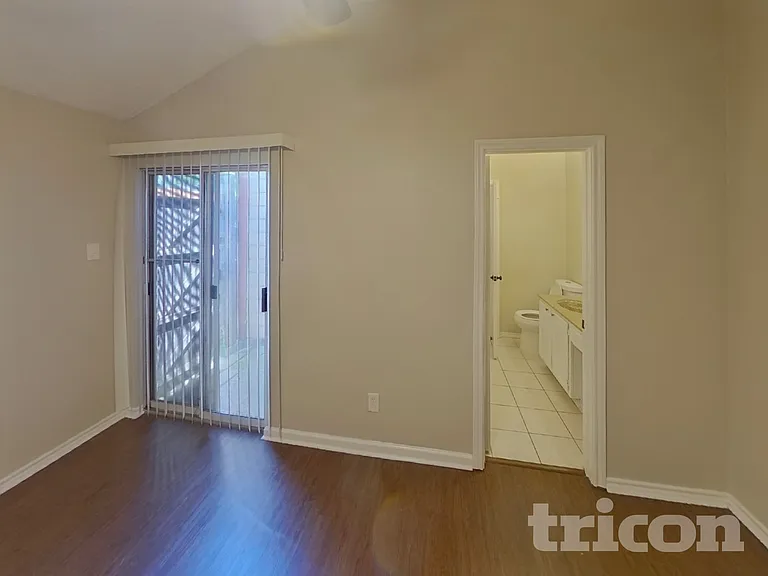 1424 Savannah St — Photo 6
