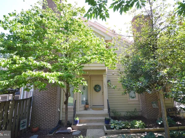 1025 Boros Ct, Herndon, VA 20170