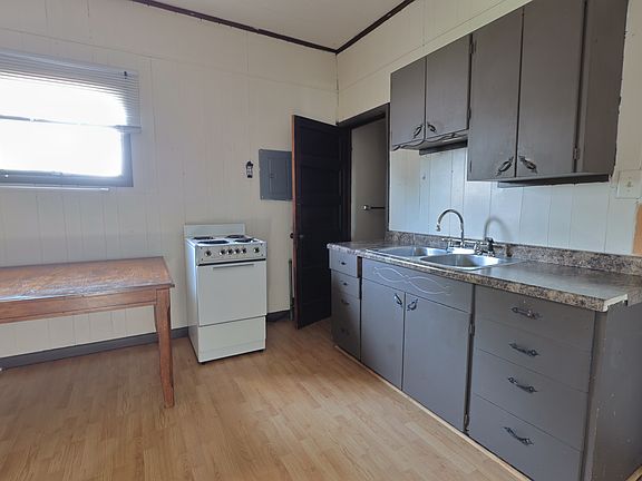 3rd image of 109 S 12th St APT C