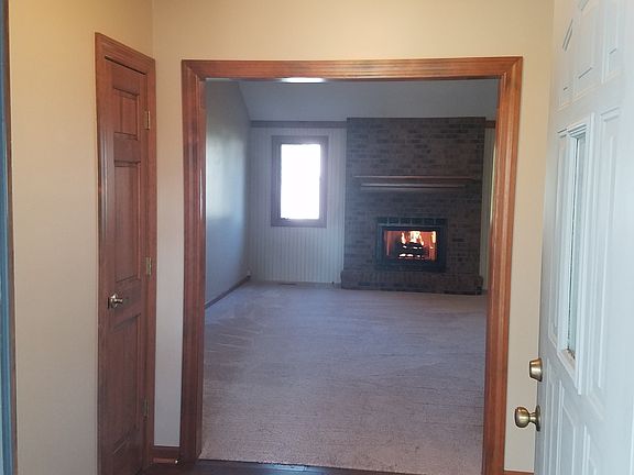 Front entry/Gas fireplace