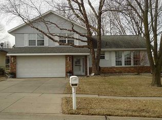 310 Stone Hedge Dr NW, Cedar Rapids, IA 52405