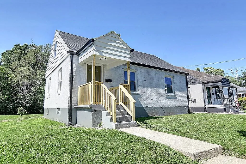 3 bed, 1.0 bath, 1300 sqft, $1,549 — Photo 3