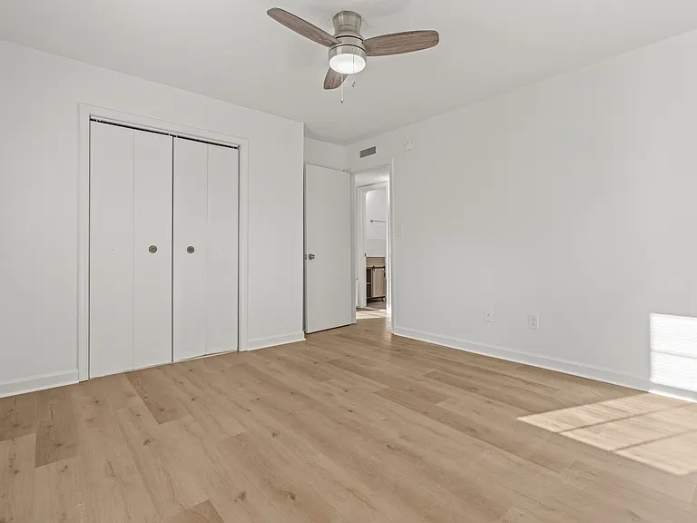 Summercrest Apartments — Photo 13