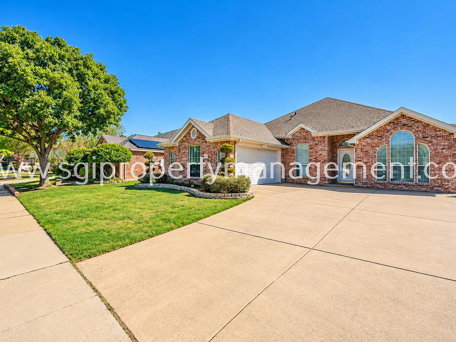 Lovely 3 bedroom, 2 bathroom home with study — Photo 3