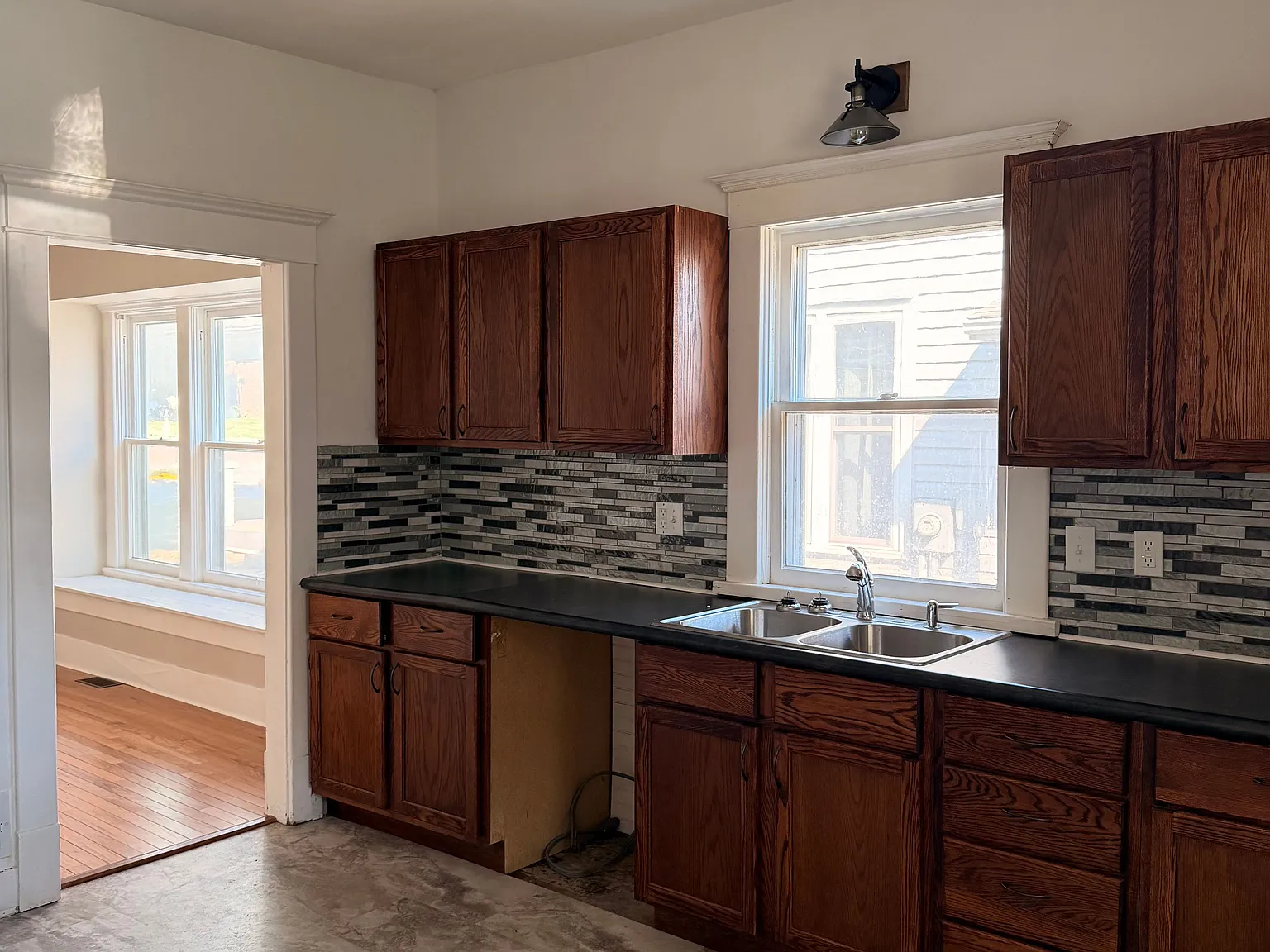 4 bed, 2.0 bath, $1,350 — Photo 2