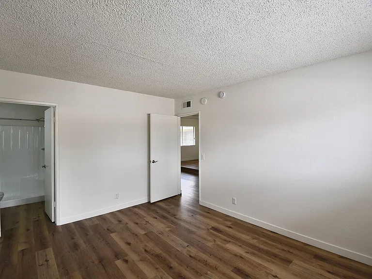 21018 Gresham St — Photo 12