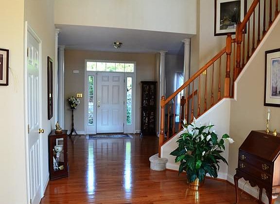 Stunning Entry w. Hardwood Floors & Pillars