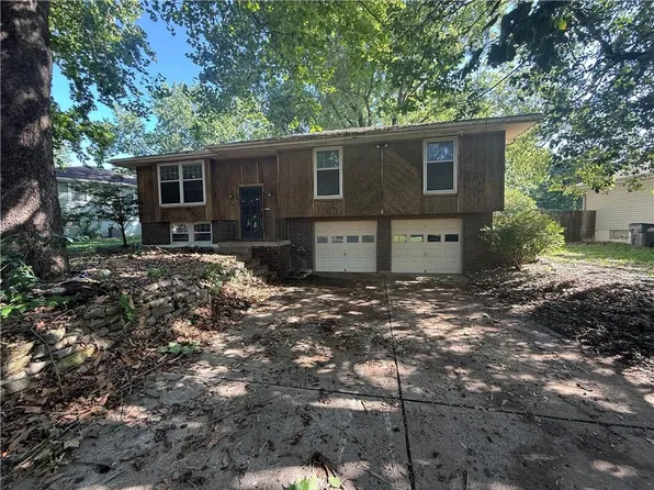 509 SW Westminister Rd, Blue Springs, MO 64014