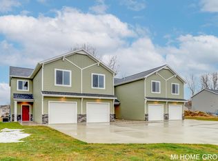 13662 Signature Dr, Holland, MI