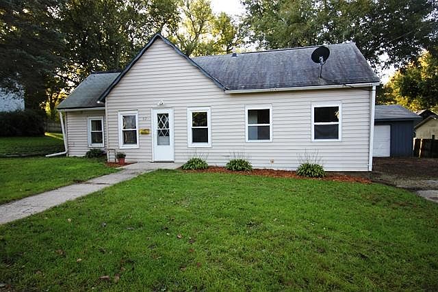 2nd image of 825 W Peck St