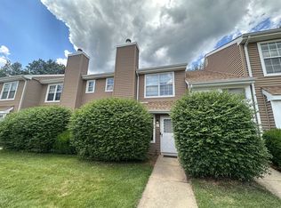 17 Canterbury Cir, Somerset, NJ 08873