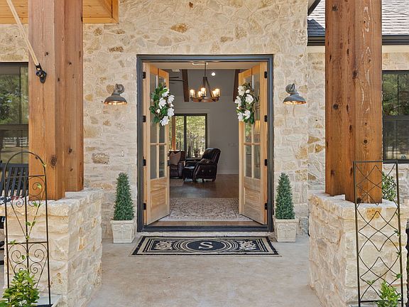 4th image of 421 White Oak Cir