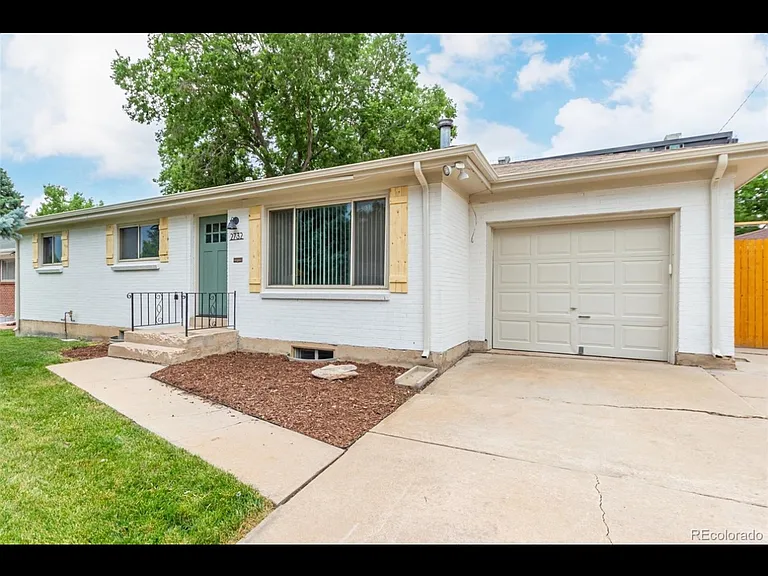 2732 S Grove St — Photo 1