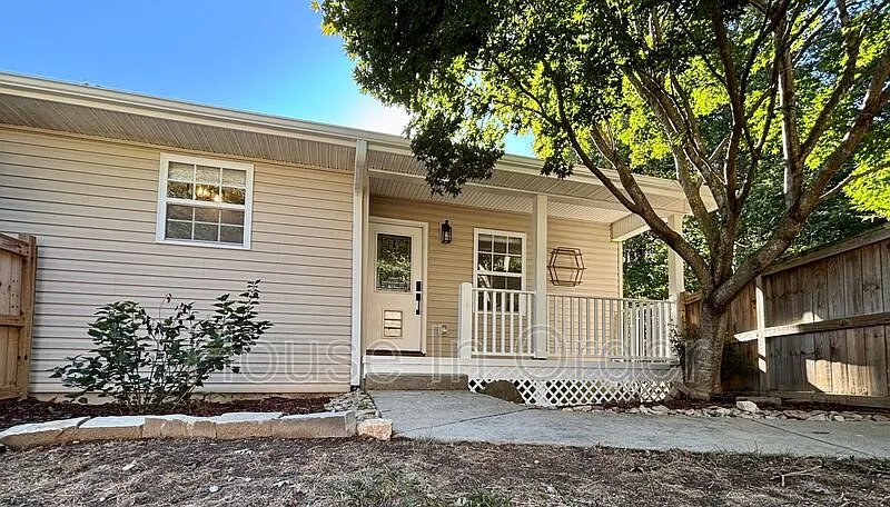 2 bed, 3.0 bath, 1740 sqft, $2,300 — Photo 1
