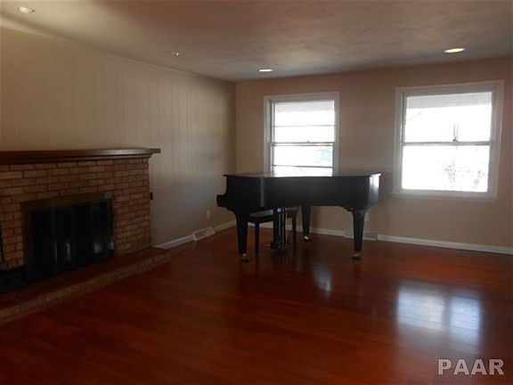 4th image of 2932 N Parkwood Dr