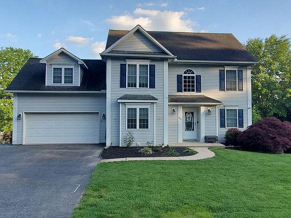 3rd image of 60 Oak Dr