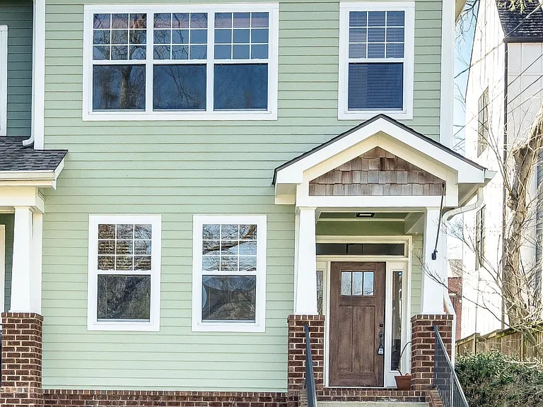 1109B S Douglas Ave — Photo 1