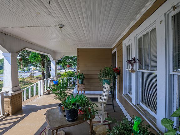 3rd image of 10895 Commerce St