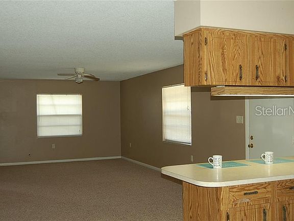 3rd image of 546 Shakespeare Dr
