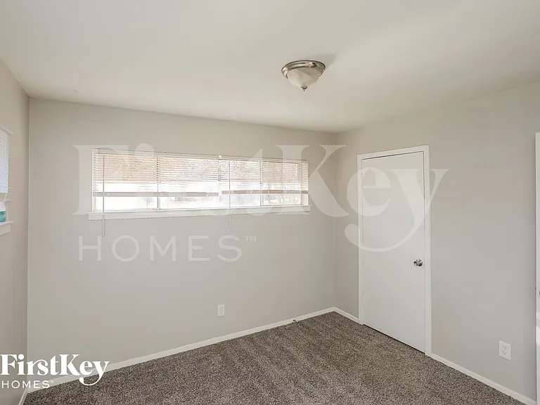 417 Lakeside Dr — Photo 10