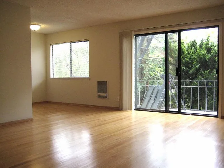 1445 Lake St — Photo 3